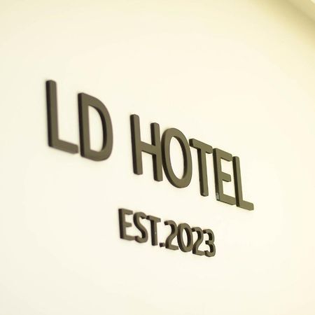 แอ่ว-ดีld Hotel&Residences Ngao Extérieur photo