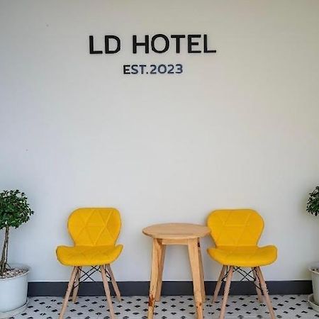 แอ่ว-ดีld Hotel&Residences Ngao Extérieur photo