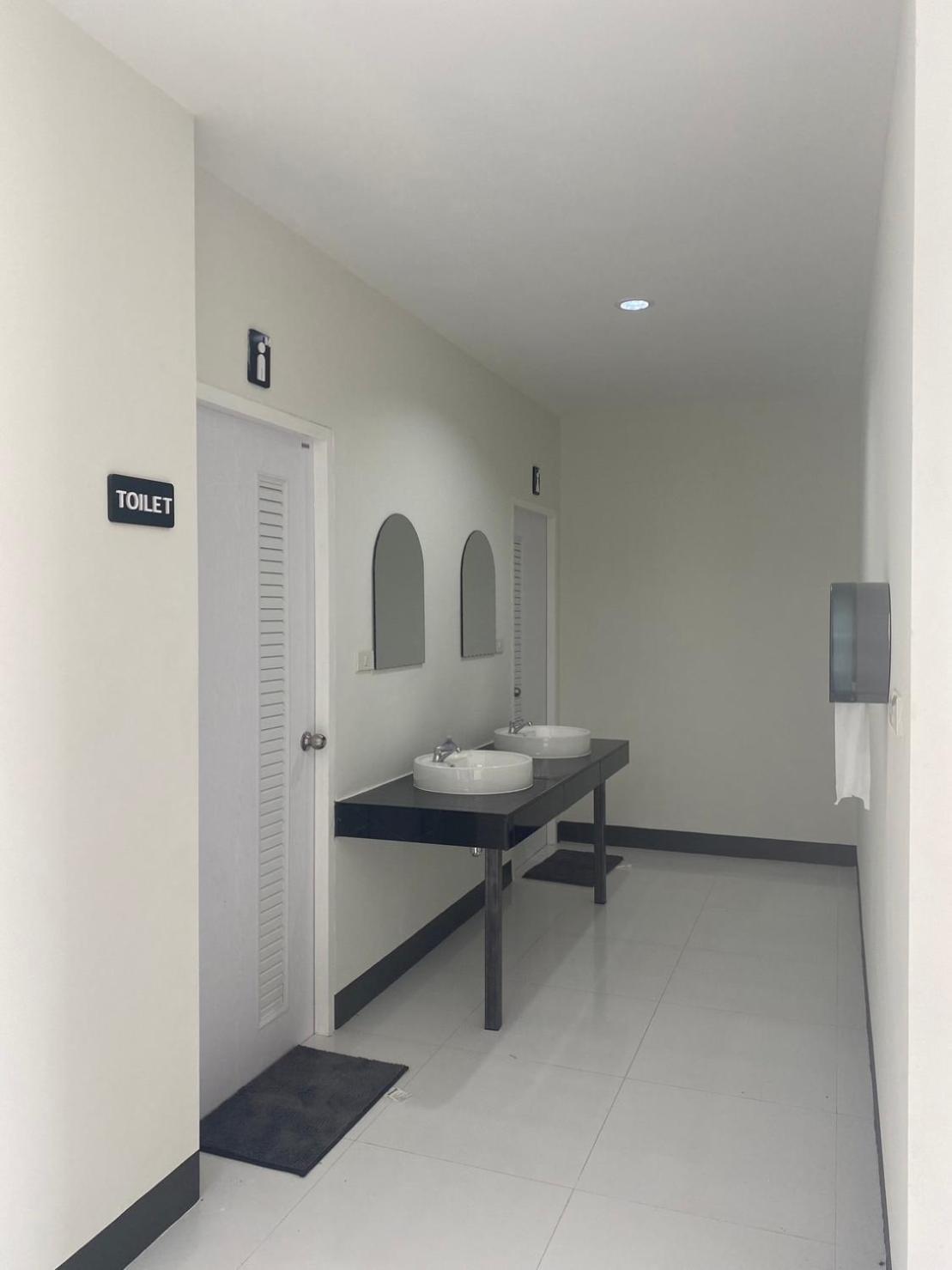 แอ่ว-ดีld Hotel&Residences Ngao Extérieur photo